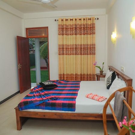 Hasaranga Holiday House Хиккадува Экстерьер фото