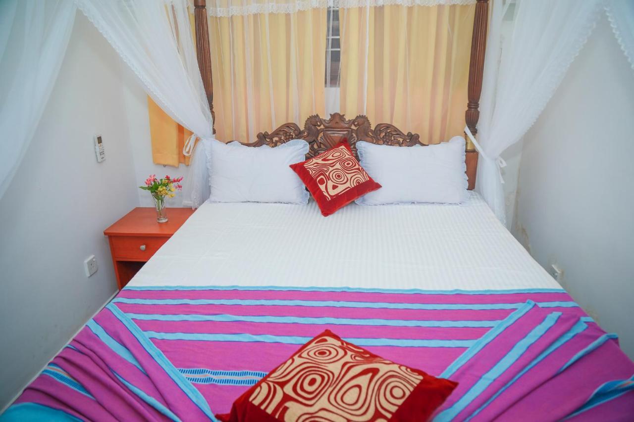Hasaranga Holiday House Хиккадува Экстерьер фото