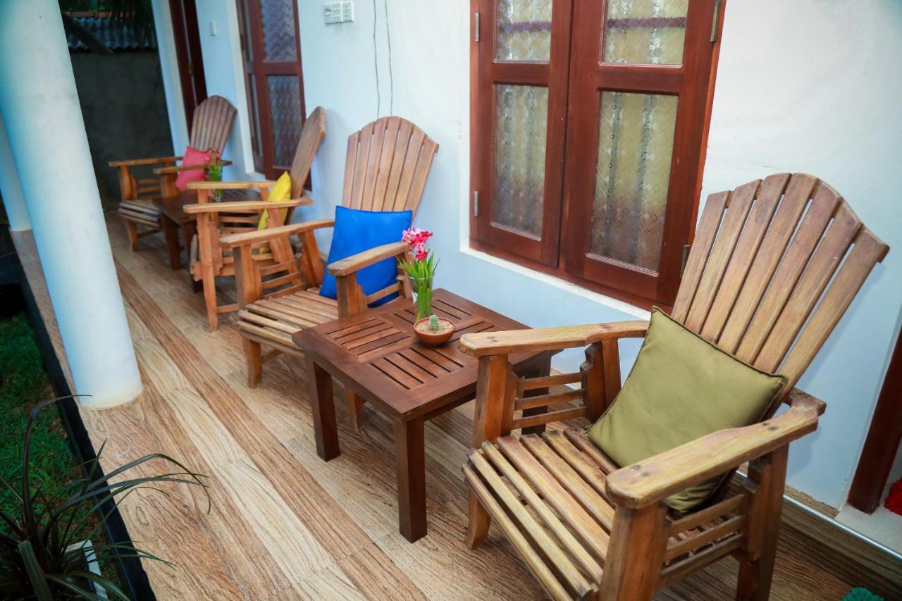 Hasaranga Holiday House Хиккадува Экстерьер фото