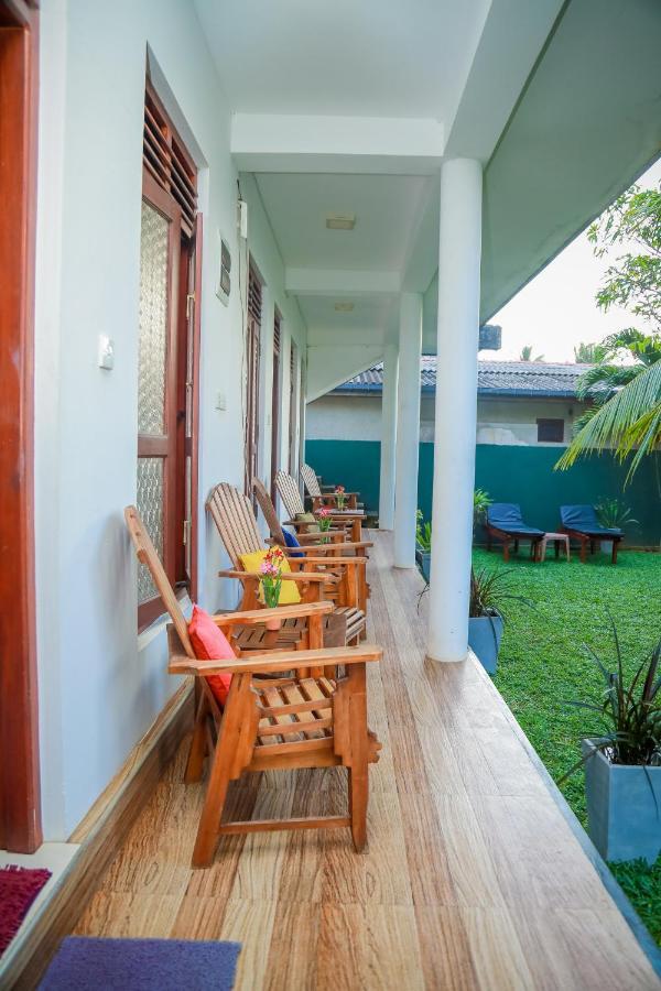 Hasaranga Holiday House Хиккадува Экстерьер фото