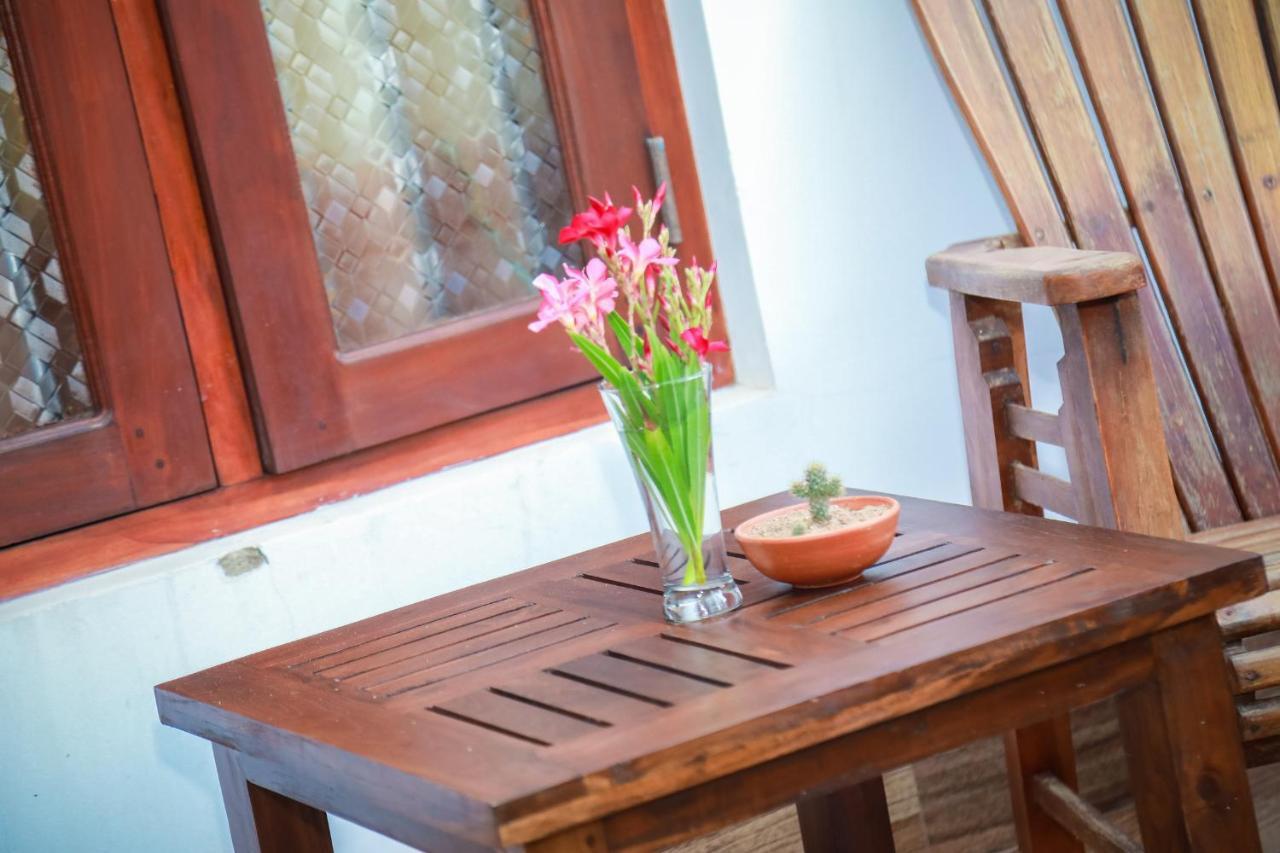 Hasaranga Holiday House Хиккадува Экстерьер фото