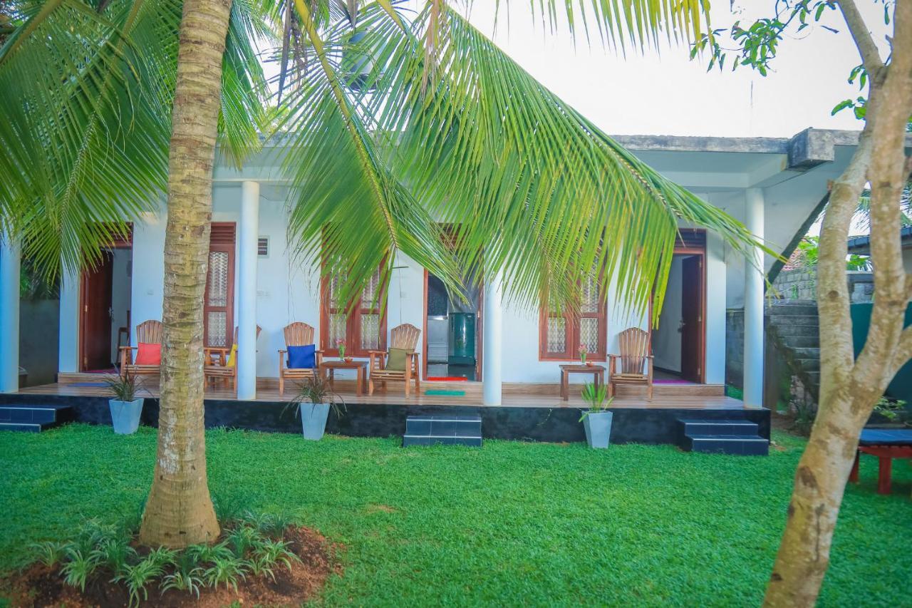 Hasaranga Holiday House Хиккадува Экстерьер фото