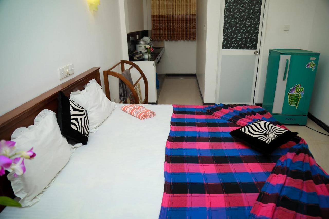 Hasaranga Holiday House Хиккадува Экстерьер фото