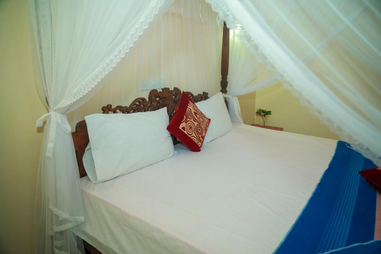 Hasaranga Holiday House Хиккадува Экстерьер фото