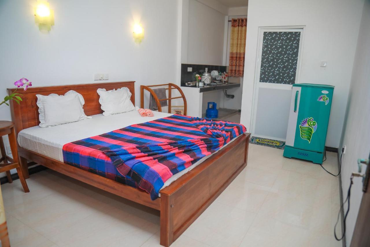 Hasaranga Holiday House Хиккадува Экстерьер фото