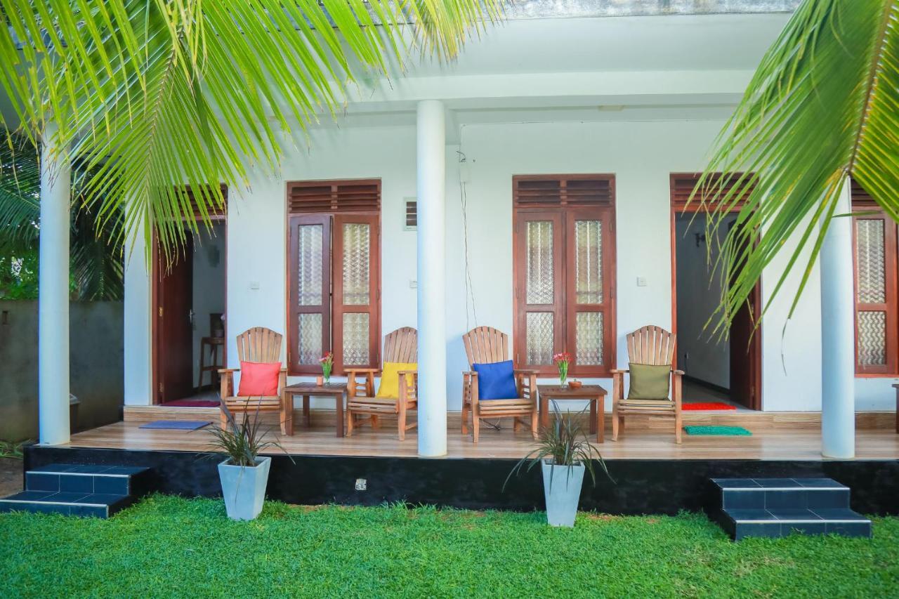 Hasaranga Holiday House Хиккадува Экстерьер фото
