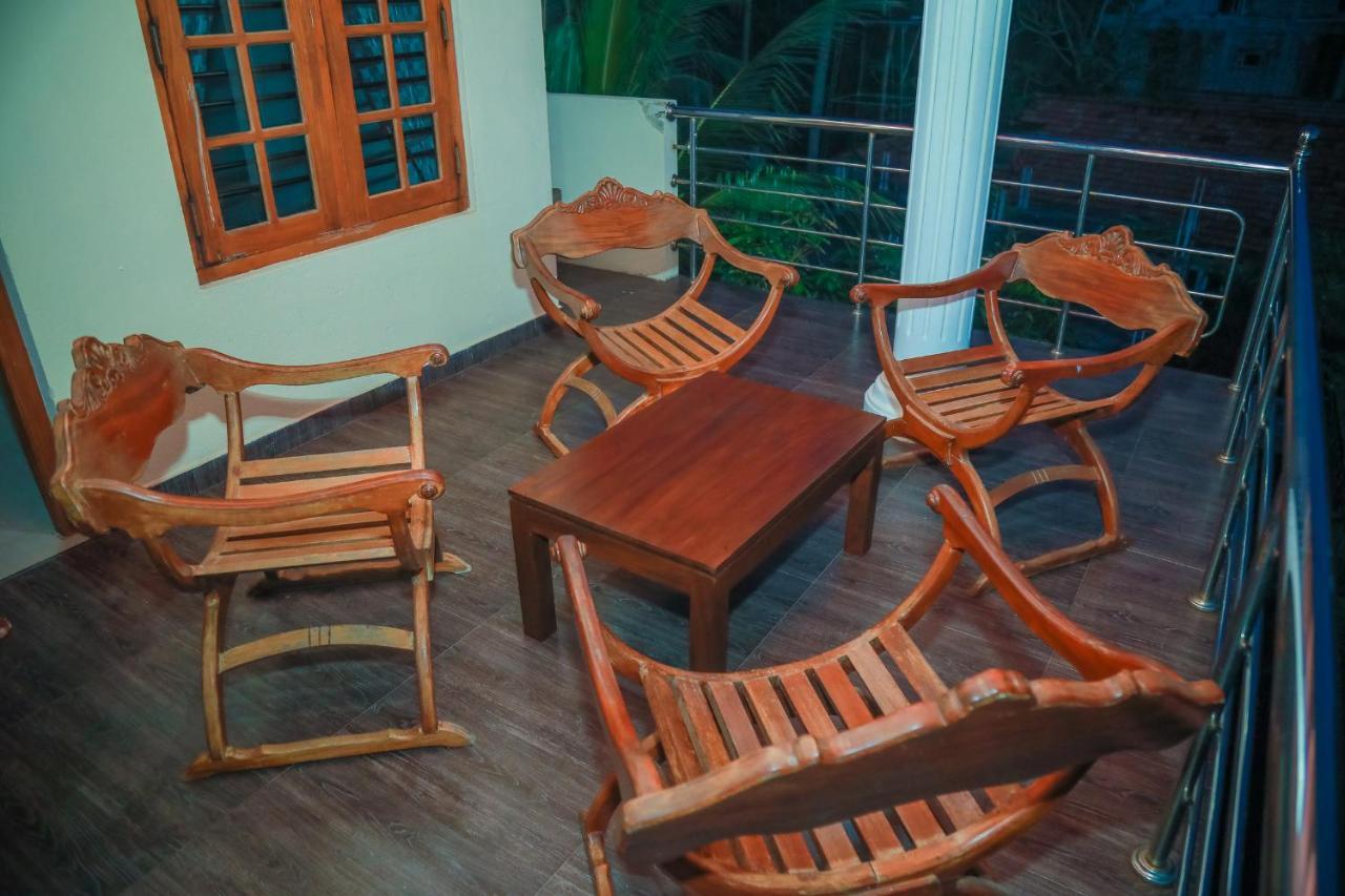 Hasaranga Holiday House Хиккадува Экстерьер фото