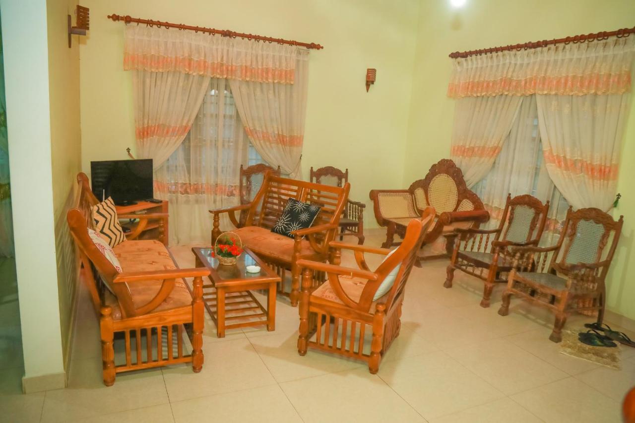 Hasaranga Holiday House Хиккадува Экстерьер фото