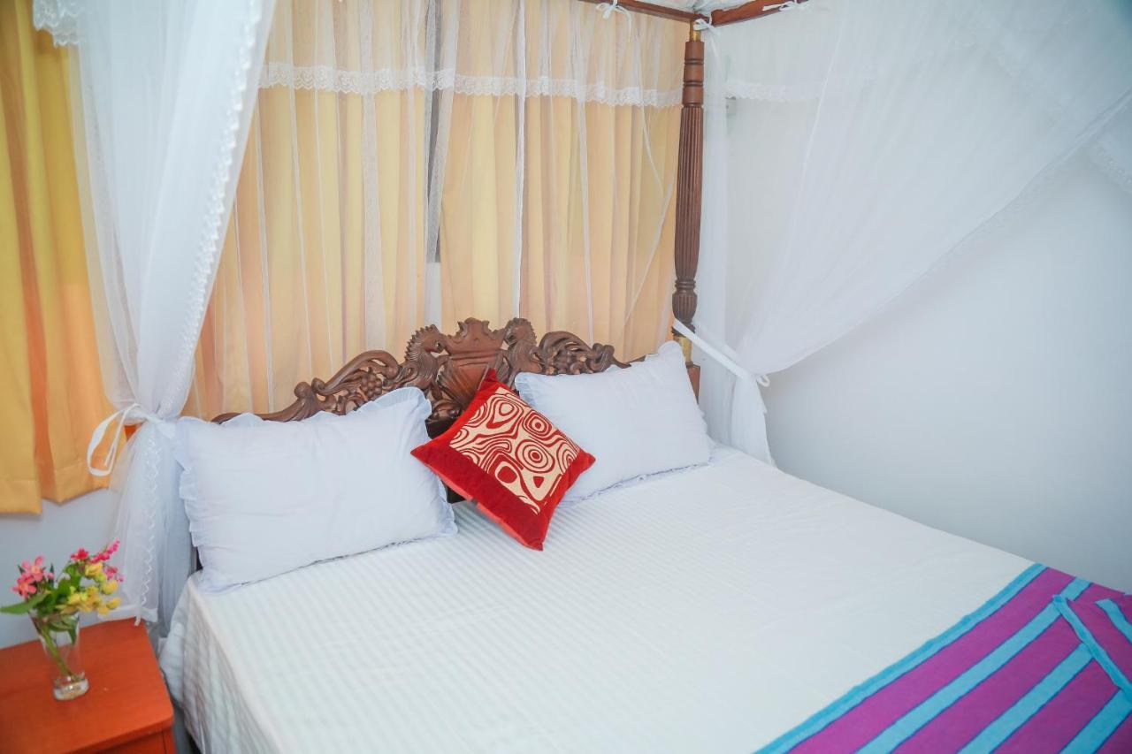 Hasaranga Holiday House Хиккадува Экстерьер фото