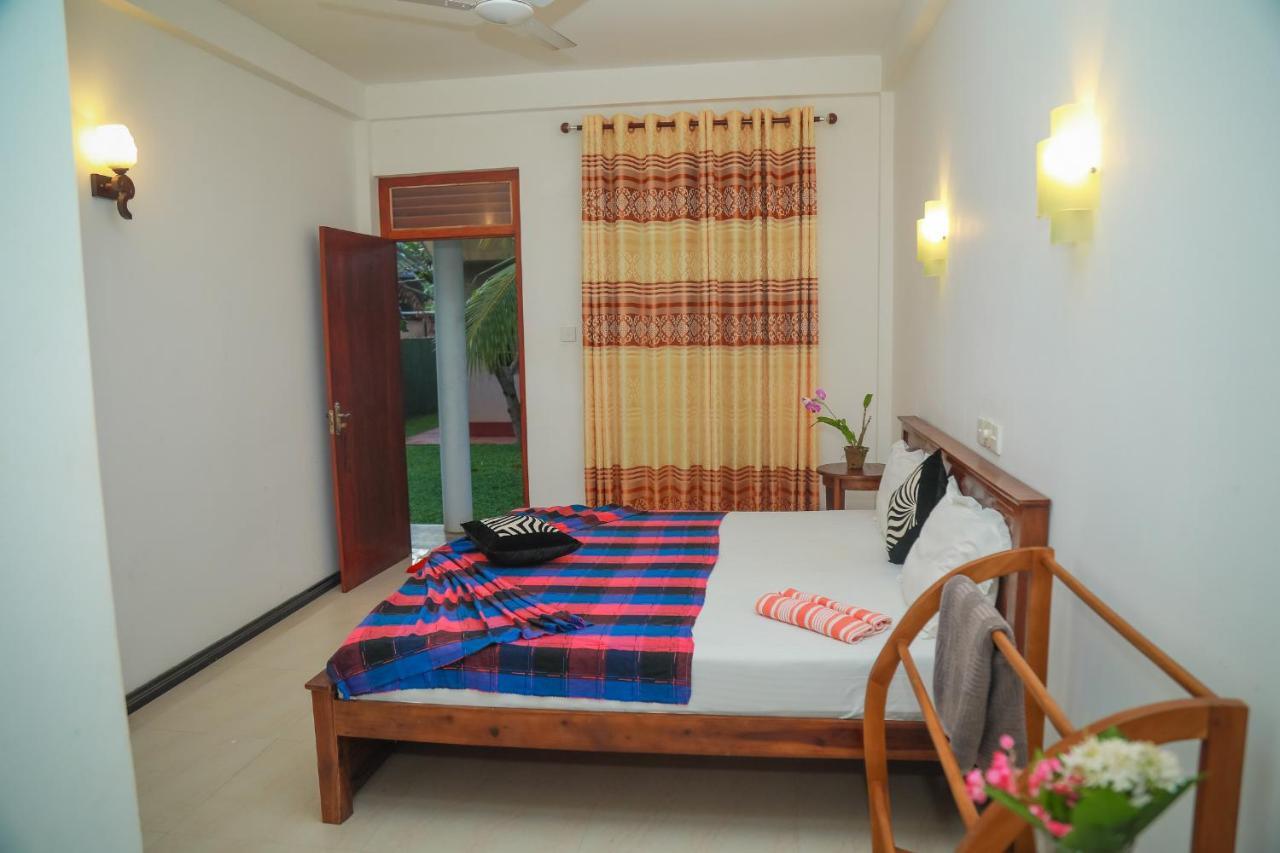 Hasaranga Holiday House Хиккадува Экстерьер фото