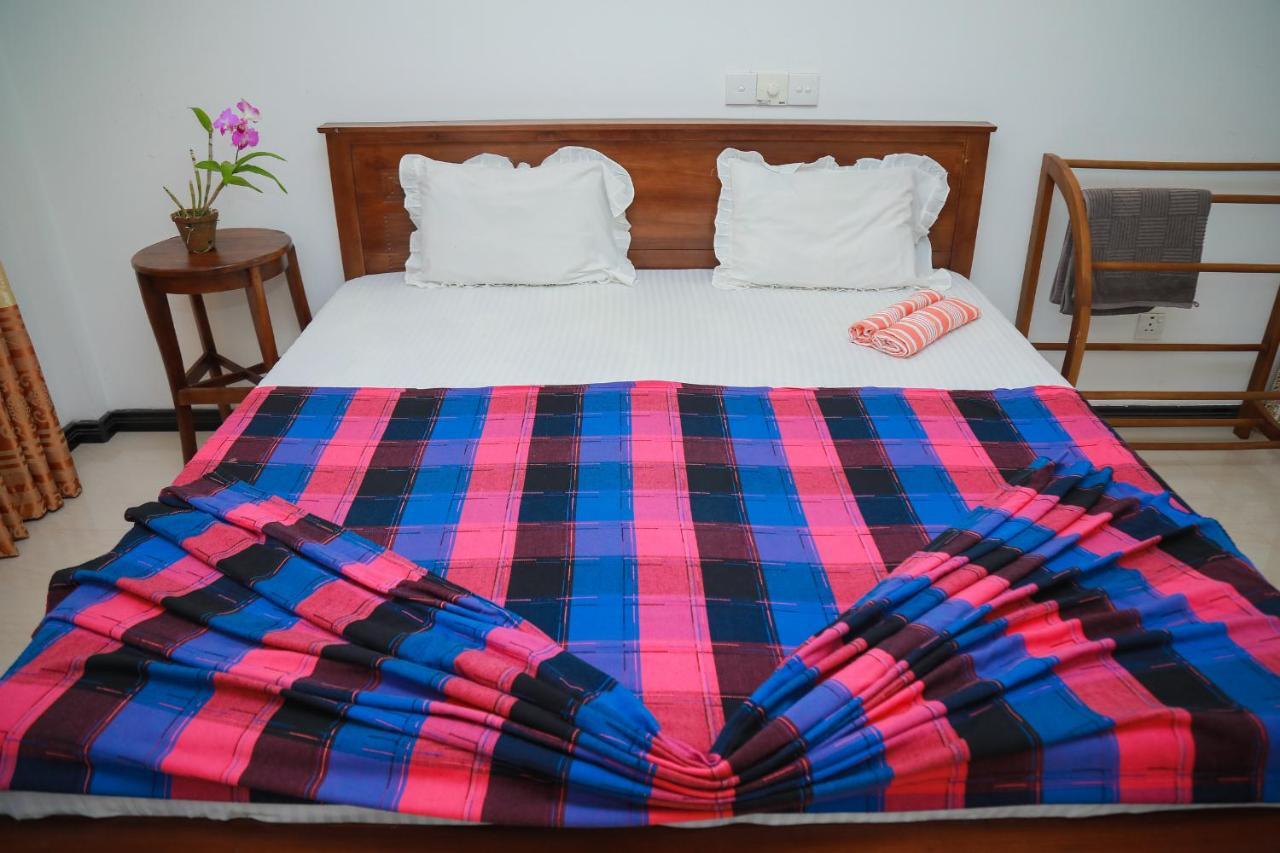 Hasaranga Holiday House Хиккадува Экстерьер фото