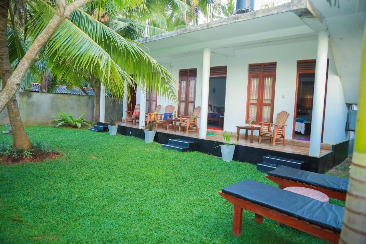Hasaranga Holiday House Хиккадува Экстерьер фото